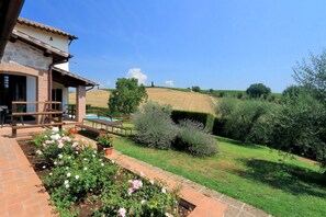 Outdoor dining - Trianon Country - A - One Bedroom Apartment, Sleeps 2 (Castiglione in Teverina)