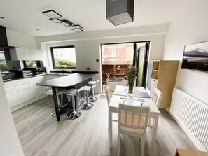 디지털 채널 시청이 가능한 40인치 평면 TV, TV