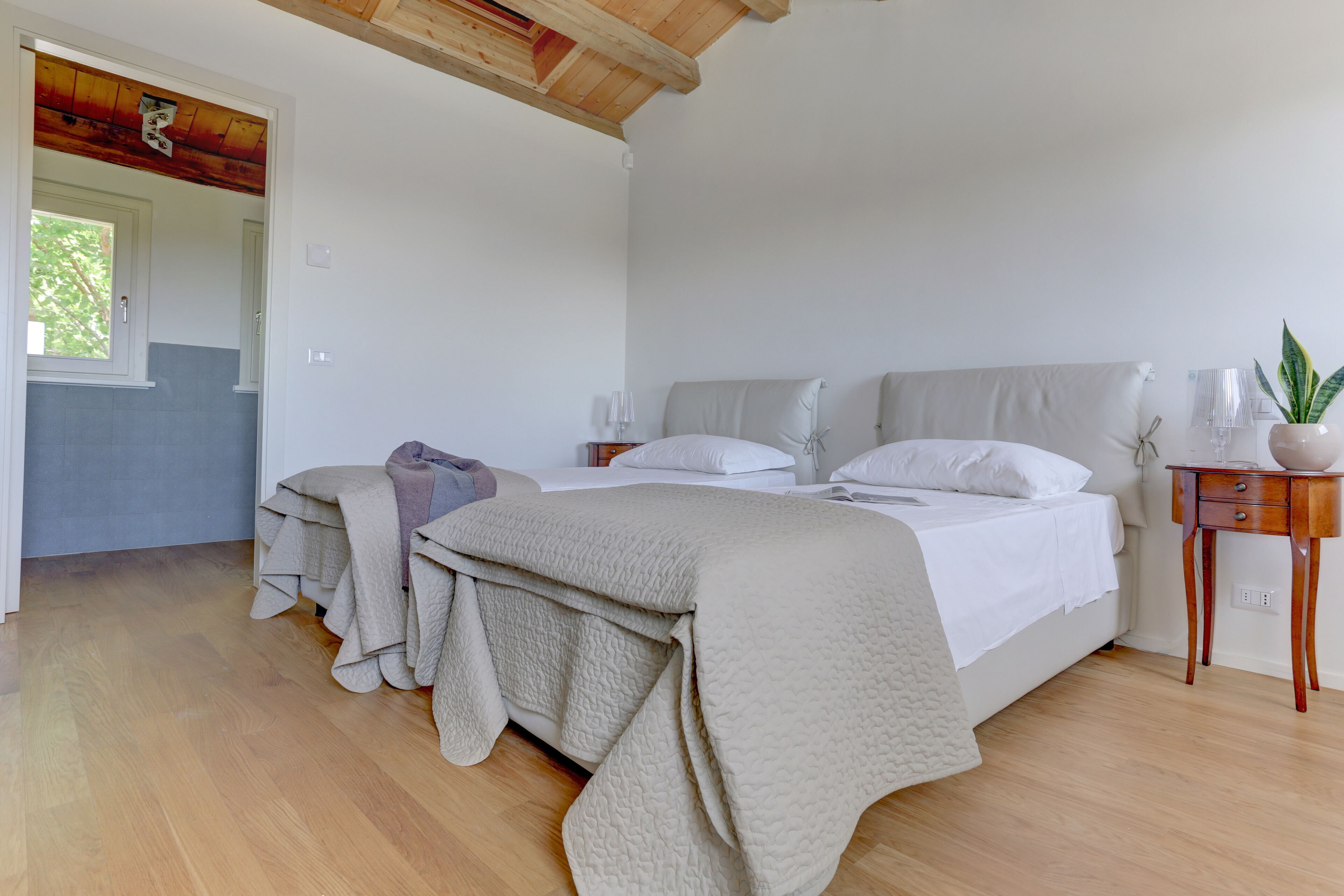2 slaapkamers, een strijkplank/strijkijzer, gratis wifi, beddengoed