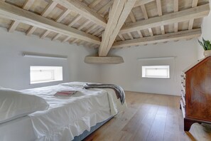 4 chambres, fer et planche à repasser, accès au Wi-Fi (inclus)