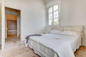 3 chambres, fer et planche à repasser, Wi-Fi gratuit, draps fournis