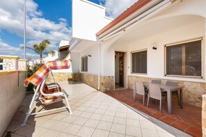 Outdoor dining - Villa Rosa di Mare by BarbarHouse (Torre Lapillo)