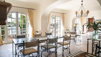 Dagelijks lokaal ontbijt inbegrepen