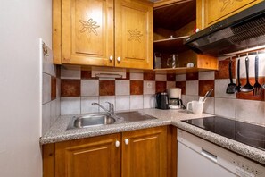 Fridge, microwave, dishwasher, coffee/tea maker