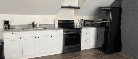 Fridge, cookware/dishes/utensils, paper towels