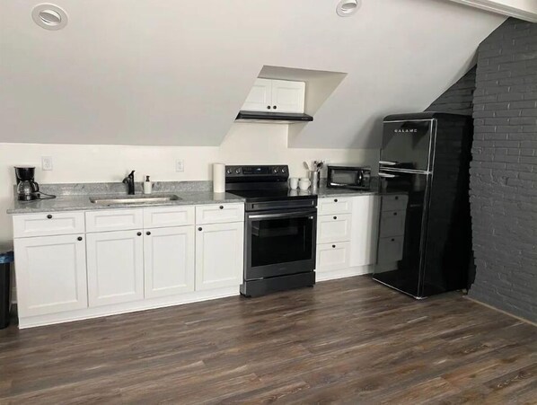 Fridge, cookware/dishes/utensils, paper towels