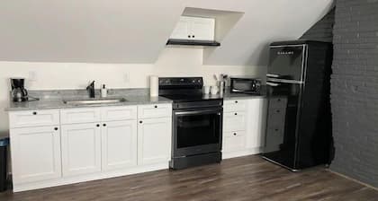 New 1 Bedroom Apartment with Parking 5