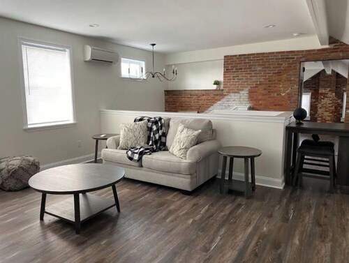 New 1 Bedroom Apartment with Parking 5