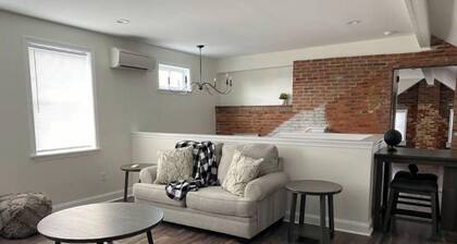 New 1 Bedroom Apartment with Parking 5