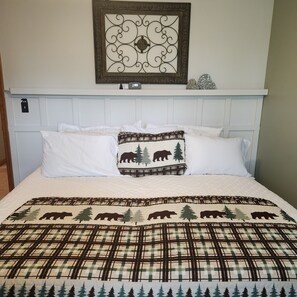 4 bedrooms, iron/ironing board, free WiFi, bed sheets