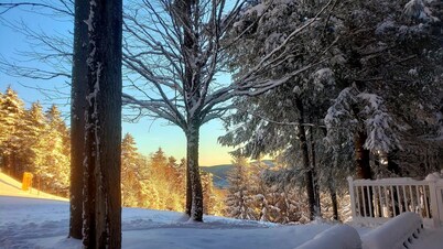 SLOPE SIDE SKI IN /  SKI OUT TOWNHOUSE TOP OF POWDER MONKEY LIFT BEST LOCATION