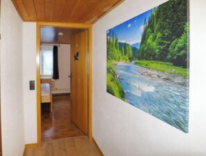 6 slaapkamers, een strijkplank/strijkijzer, wifi