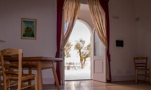 Deluxe-Doppelzimmer | Individuell eingerichtet, Babybetten, kostenloses WLAN, Bettwäsche