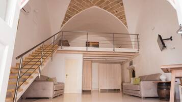 Deluxe Double Room | Living area | 32-inch flat-screen TV with cable channels, TV