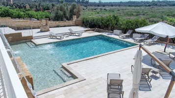 Piscine extérieure (ouverte en saison)