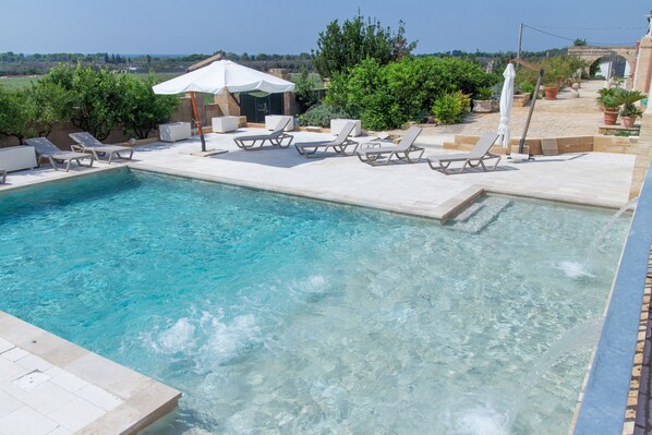 Piscine extérieure (ouverte en saison)