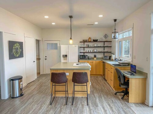 Tranquil, 3BR, entertaining, Mountain Home