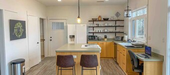 Tranquil, 3BR, entertaining, Mountain Home