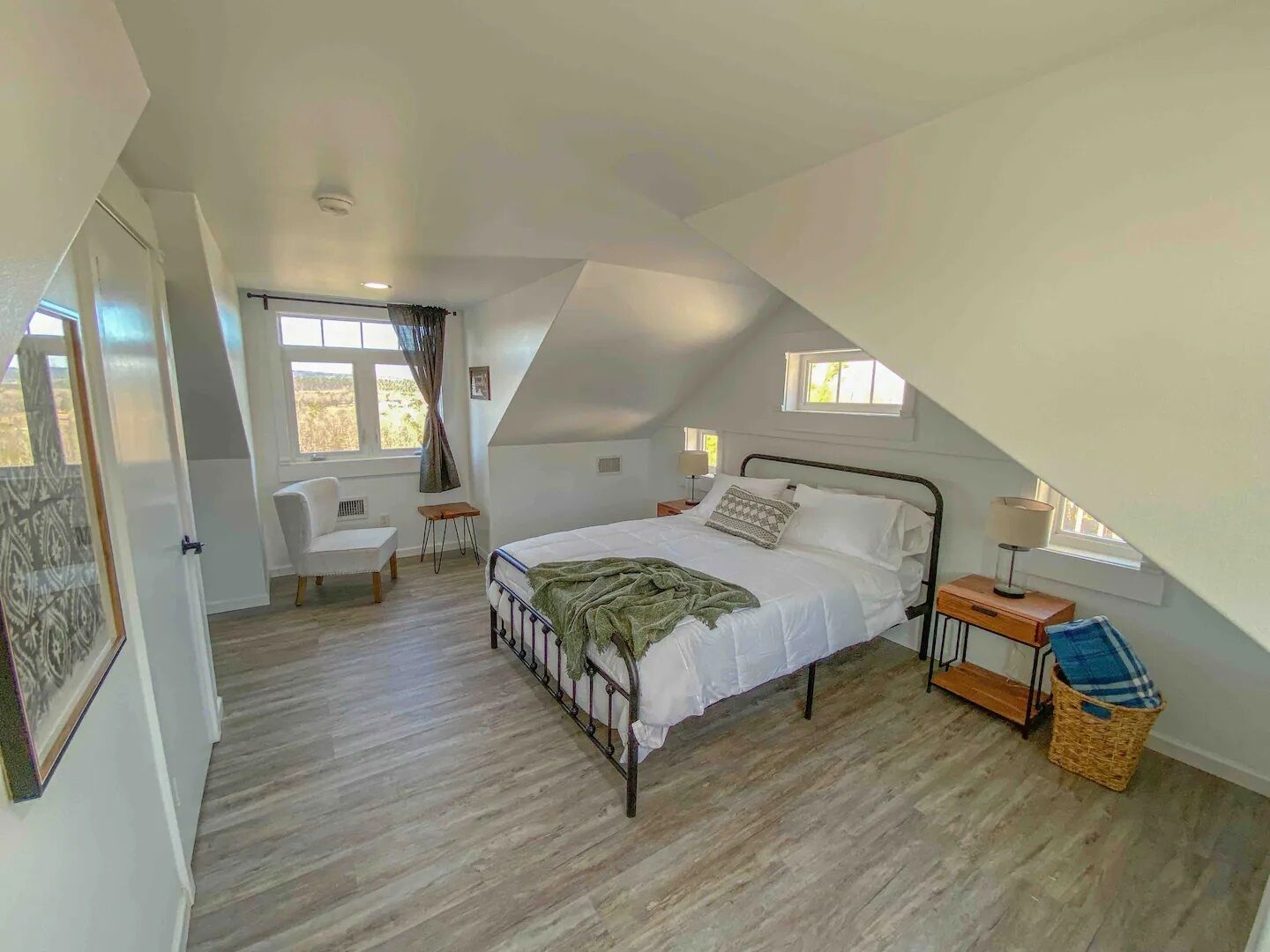 4 chambres, bureau, Wi-Fi gratuit, draps fournis