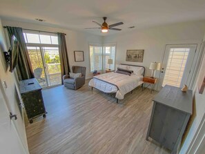 3 chambres, bureau, accès au Wi-Fi (inclus), literie fournie