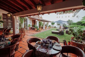 Petit déjeuner complet compris tous les jours