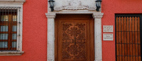 Fachada de la propiedad