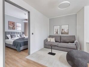 Suite XL with sofa bed | 客廳 | 50 吋智能電視連衛星電視頻道、電視