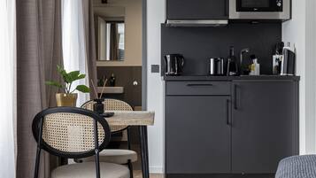 Suite L | Living area | 50-inch Smart TV with satellite channels, TV