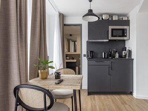 Suite L | Living area
