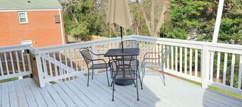 The Green House - 3 bedrooms on friendly street
