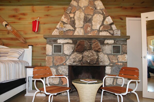Interior - Cabin 2 on beautiful Grand lake! Great for fishing, swimming and boating. (Dennis)