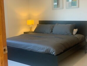 1 habitación, escritorio, tabla de planchar con plancha y wifi gratis 