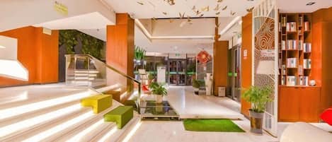 Lobby lounge