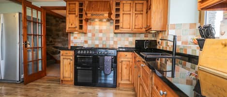 Cottage | Bếp riêng | Tủ lạnh, máy rửa bát, ấm điện, lò nướng bánh mì