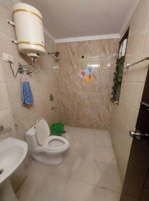 Shower - S2 Room in 4BHK with Netflix, attach bath in SAKET (New Delhi)
