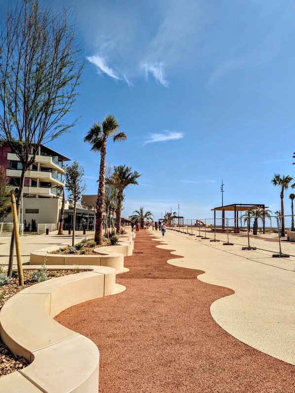 Property grounds - "COMME CHEZ VOUS" meublé TOURISME labellisé 3 étoiles à 300 m de la plage (Narbonne)