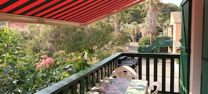 Outdoor dining - "COMME CHEZ VOUS" meublé TOURISME labellisé 3 étoiles à 300 m de la plage (Narbonne)