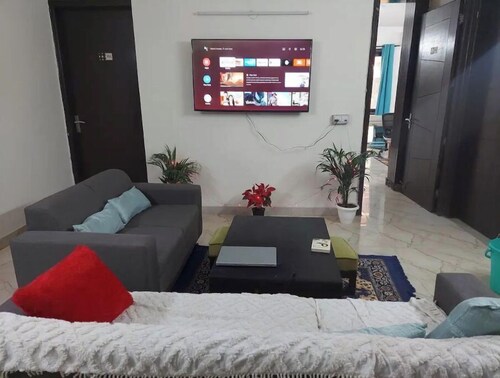 S3 Room in 4BHK with Netflix, attach bath in SAKET