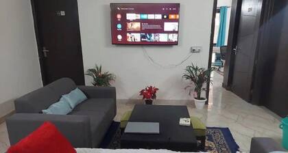 S3 Room in 4BHK with Netflix, attach bath in SAKET