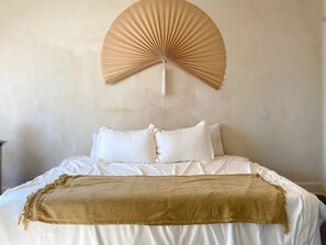 1 bedroom, WiFi - Bohemian Oasis 4 Minutes from Downtown LA (Los Angeles)