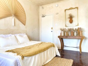 1 bedroom, WiFi - Bohemian Oasis 4 Minutes from Downtown LA (Los Angeles)