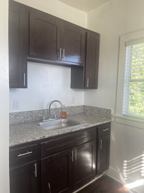 Private kitchen - Bohemian Oasis 4 Minutes from Downtown LA (Los Angeles)