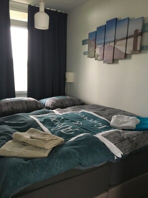 WiFi, bed sheets