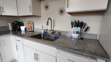 KĂŒhlschrank, Mikrowelle, Ofen, Herdplatte