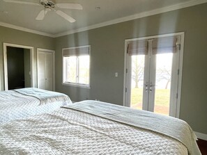 11 bedrooms, iron/ironing board, free WiFi, bed sheets - Stony Point Gated Resort All Exclusive: The Lodge, Lakehouse and 4 Cabins (Jay)