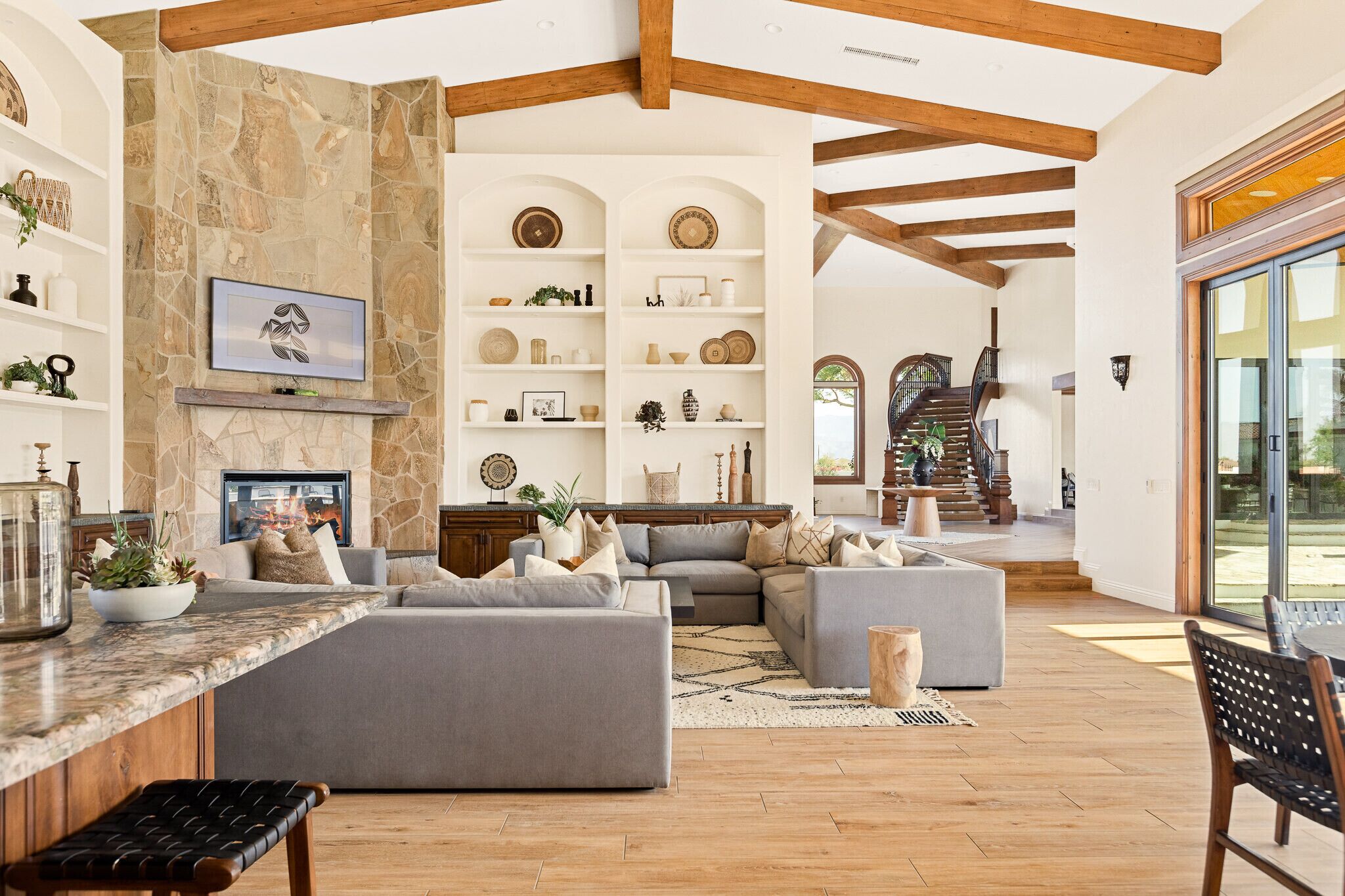 Drop-dead gorgeous villa-all amenities-13 bedrooms!