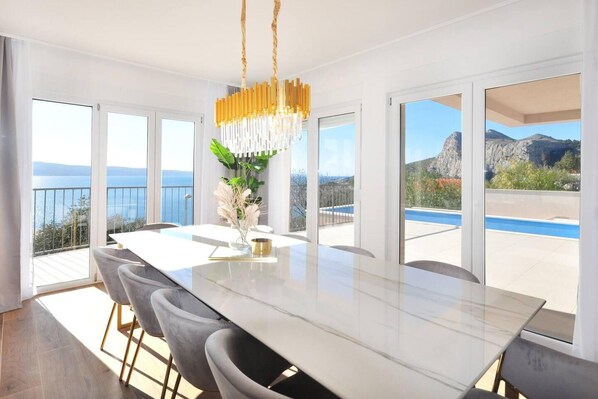 Villa | Eigene Küche | Kühlschrank, Mikrowelle, Ofen, Herdplatte