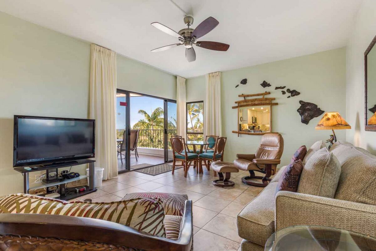 Fun on the Kona Coast! 3 Ocean View Units with Full Kitchens & Lanais! Pools!