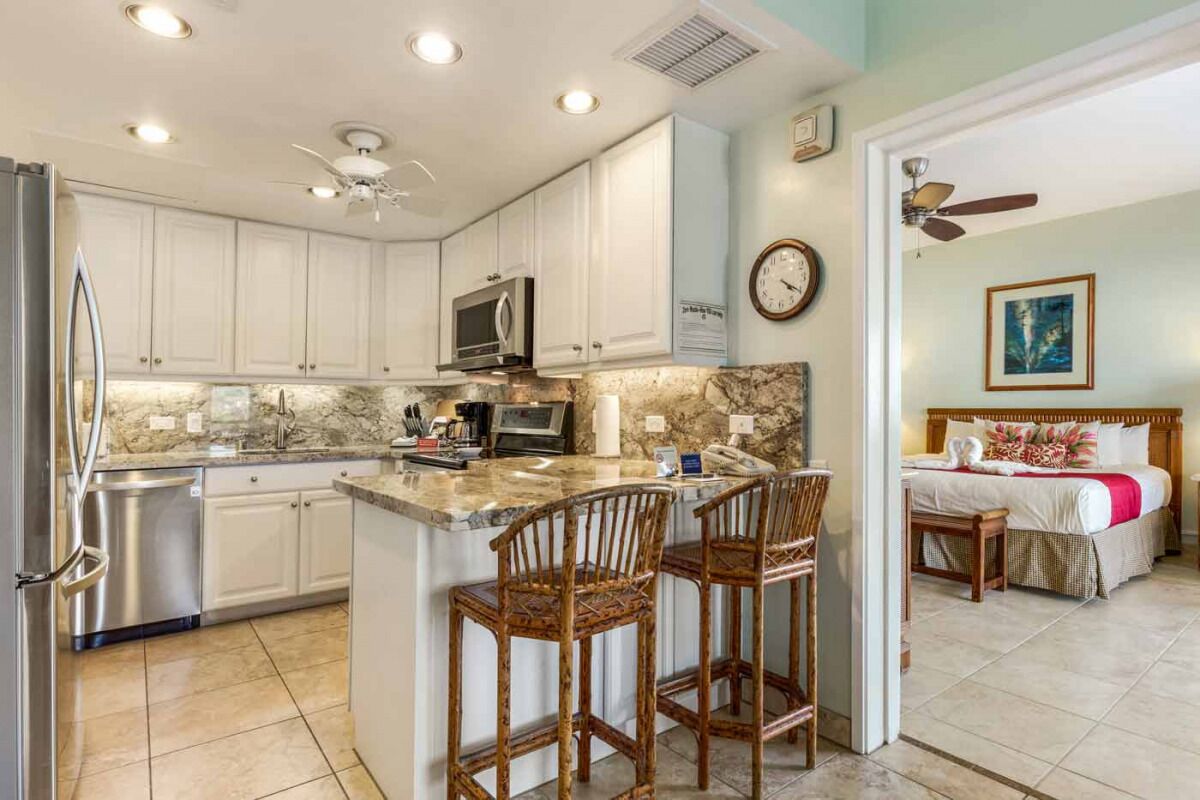 Fun on the Kona Coast! 3 Ocean View Units with Full Kitchens & Lanais! Pools!