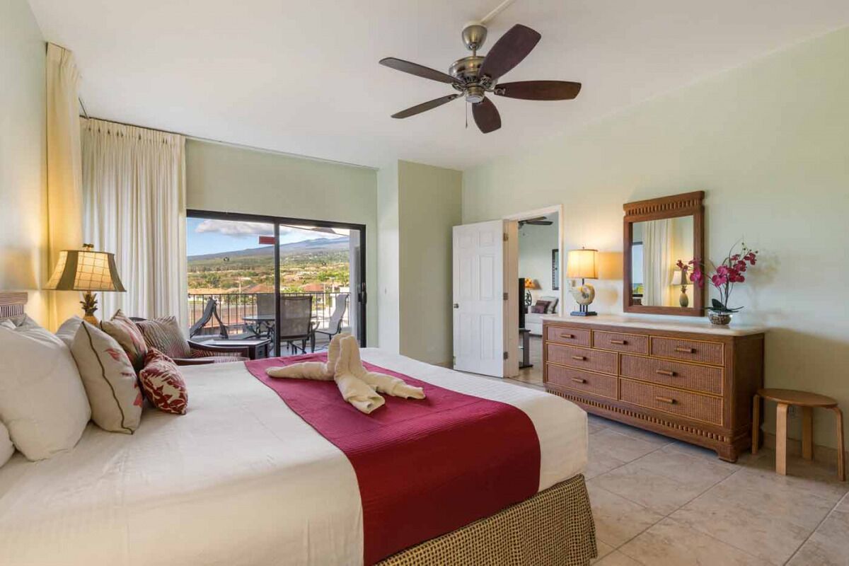 Fun on the Kona Coast! 3 Ocean View Units with Full Kitchens & Lanais! Pools!